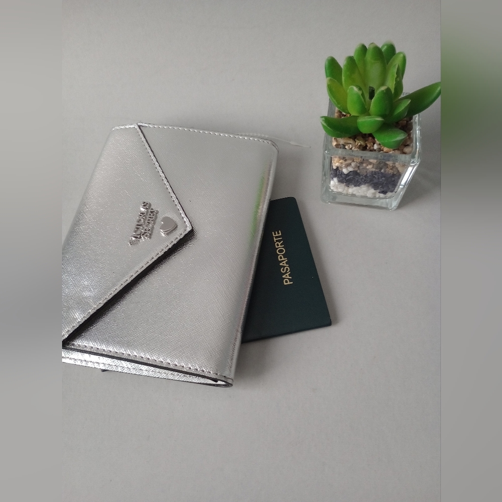 Victoria's Secret Metallic silver 3 Card Holder Pouch Envelope Wallet … - Picture 7 of 9